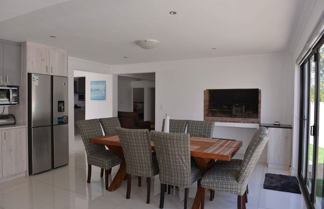 Pelican Cove is a Modern 4-bedroom Holiday Home in Langebaan With Some Sea Views - Foto 16
