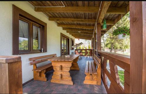 Biały domek nad stawem - Foto 37