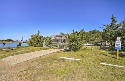 Walk to Bay and Boat Launch Beach House in Avon - Foto 32