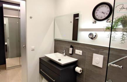 HOMELY STAY Studio P1 - Elegant Self-Check-in Studio-Apartment in Munich -with Kitchen and Washing Machine - Foto 16