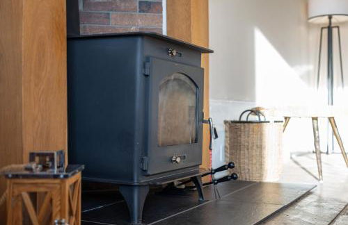 Extravagant 6 Bed Victorian Townhouse with Hot Tub - Photo 45