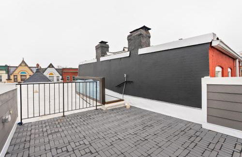 5-Bedroom Home with 2 Kitchens & Rooftop Deck, U Street and Shaw - Foto 28