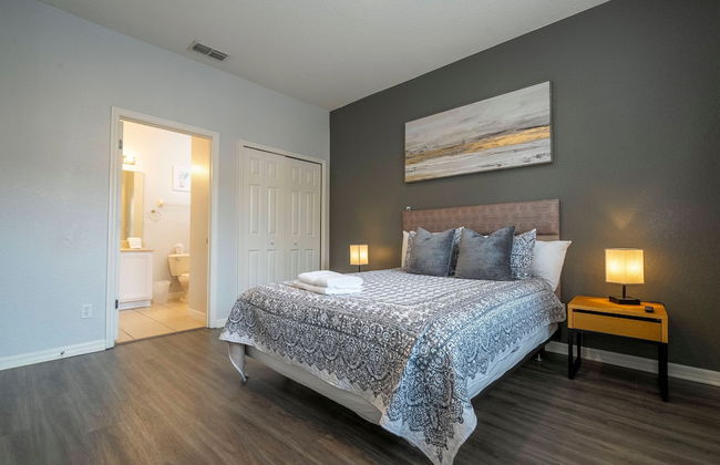 Cozy 4BR Regal Oaks w hot tub - Foto 10