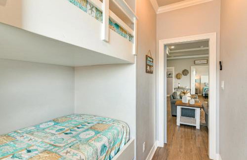 Walk to Shore Crystal Beach Escape with Deck and Bar! - Foto 22