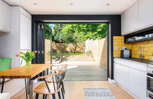 2 bed house close to Town Centre - Photo 3