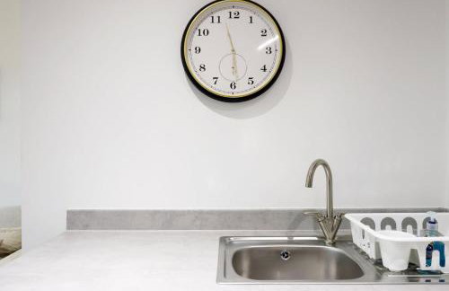 Modern Comfort Near Castle St with WiFi & Parking! - Foto 12