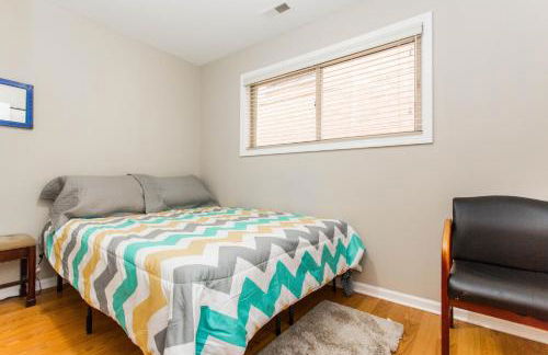 4 Bedroom Home in Best Location Parking Fireplace Back Yard Pets Welcome - Foto 26