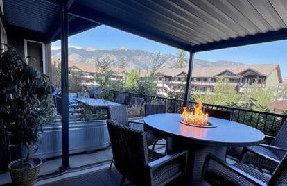 Lakeside luxury with hot tub and pool - Foto 8