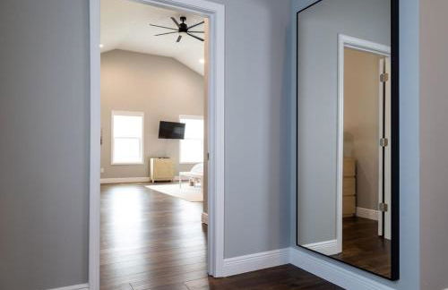 Lovely Modern 3BR-3BA Grove Home ABODEbucks - Photo 17