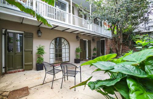 Updated Bourbon Street Condo with Smart TVs! - Foto 3