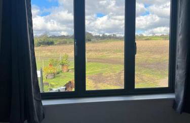 POPPY LUXURY LODGE Sleeps 8 at Fairview Farm, Ravenshead, Nottingham Near Sherwood Forest, Dog Friendly, Farm Stay great for wedding groups, families, Hen Do's, friends gatherings with amazing views - Foto 44