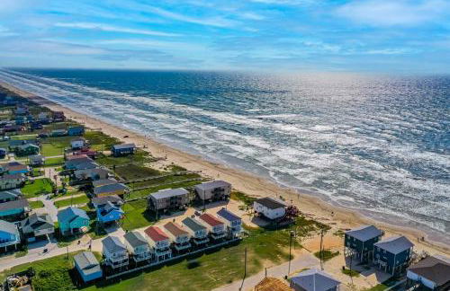 Walk to Shore and Eats Surfside Beach Gem with Deck - Photo 40