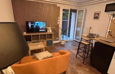 La terrasse abritée et son spa - Photo 23