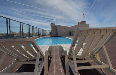 Modern luxury apartment with pool and ocean view - Foto 1