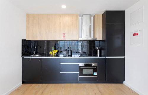 HostWise - Bright Flat with Balcony and Garage - Foto 10