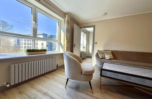 Holyrood Hidden Gem - Photo 15