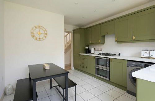 Modern Home on Edge of Cotswolds Private Parking - Photo 6