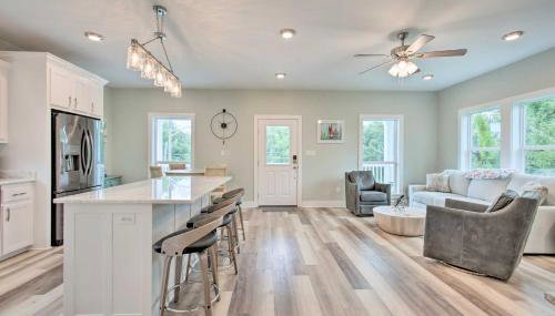 Modern Waveland Home with Deck, Walk to Beach! - Foto 5