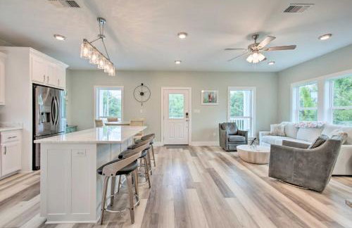 Modern Waveland Home with Deck, Walk to Beach! - Foto 5