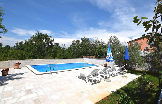 Lovable Apartment, Pool With Deckchairs, Fenced Garden With Grill, Wifi and Airco - Foto 11
