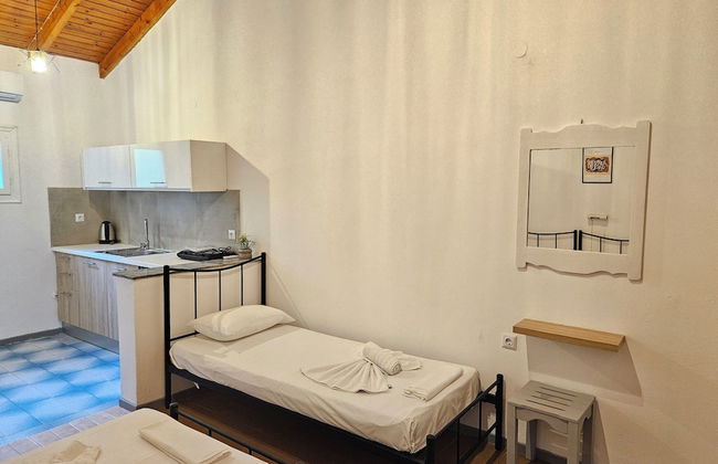 Olga's Sea View Studios -500m from Ipsos - Foto 3