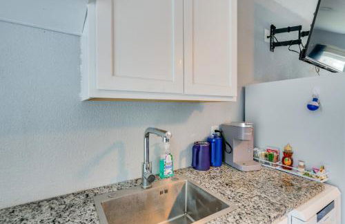 10 Mi to Lake Conroe Couples Retreat with Porch! - Photo 9