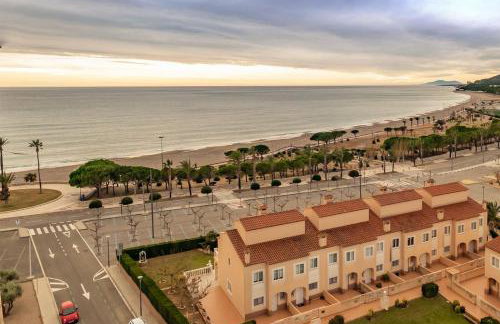 Apartamento con terraza, vistas playa y montaña - Foto 2