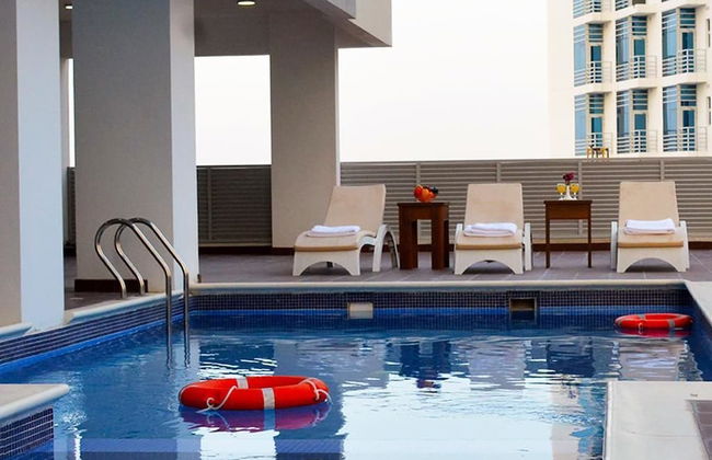 President Waves - Photo 23