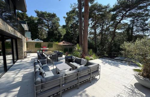 Luxury Villa - Hot Tub - Exclusive Offers - Amar Luxury Stays - Photo 9