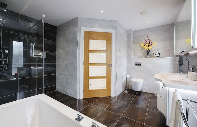 JOIVY Luxurious & Spacious 3Br House With A Hot Tub - Foto 31