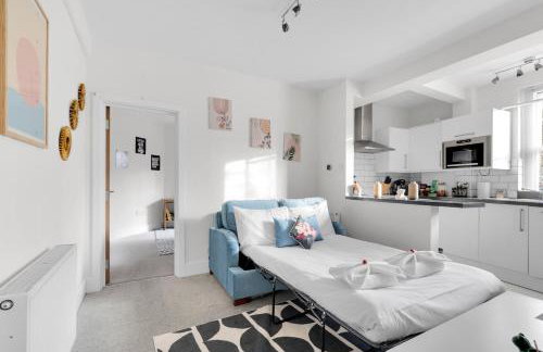 Designer 1-Bed Flat, 1-Min to Tube, Fast Central London Access - Foto 13