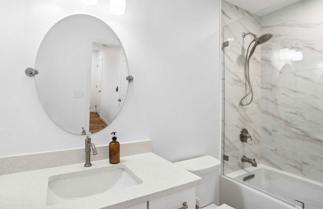 Dolphin Days by Avantstay Pool, 0.2mi to Beach! - Foto 37