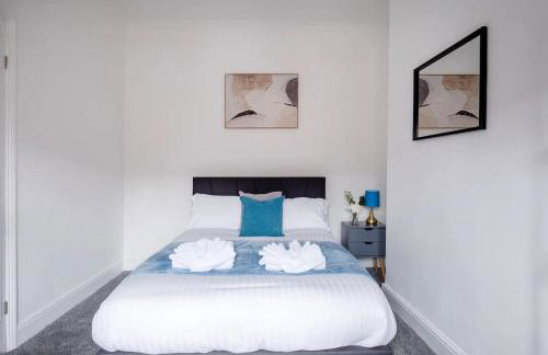 Recently renovated stylish home parking - Pass the Keys - Photo 21