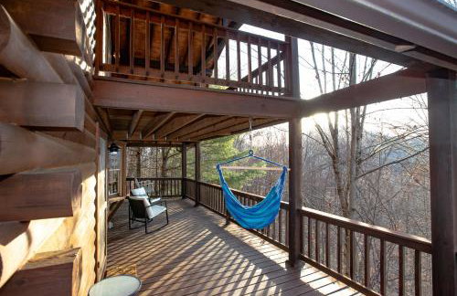 Treetops Cabin easy to Asheville with fast wifi and great view - Foto 1