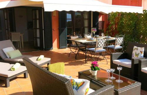 Apartamento en el Puerto de Sóller con gran terraza privada y vistas al mar. Piscina comunitaria. Localizado en un zona tranquila y muy soleada. Wifi gratis disponible. Parking. - Foto 2