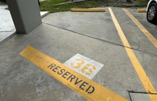 Welcome to Sandpiper Beachfront Condo Cozy 1-bed in JAX Beach, perfect for couples! Pet-friendly! - Foto 28