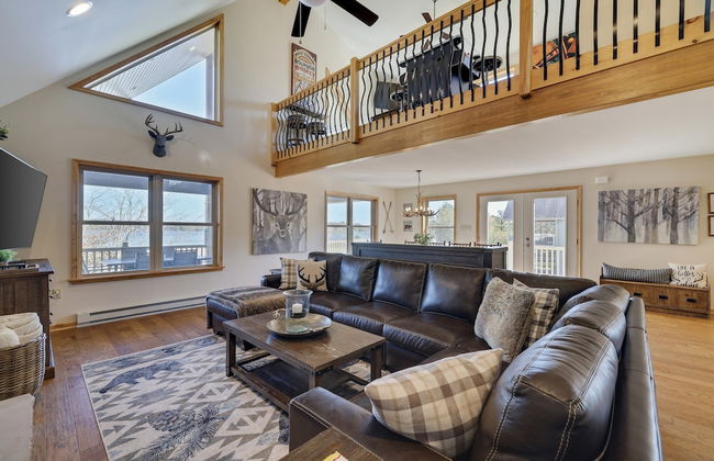 Pocono Paradise by Avantstay Lakeside Retreat, Hot Tub, Game Room, Near Beach - Foto 33