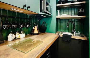 The Green Room - Photo 11