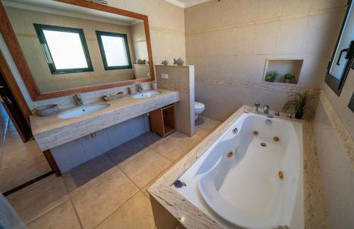 Villa Jaruco Lux Piscina Privada Familiar BBQ Aire Acondicionado - Foto 16