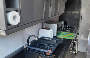 L & J Escapes - 8 Bedrooms suitable for Contractors and Families- Private parking available for 6 vehicles - Foto 5