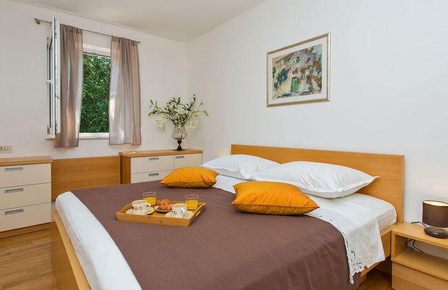 Spacious and Modern 1st Floor Apartment With Private Garage, Wi-fi - Foto 2