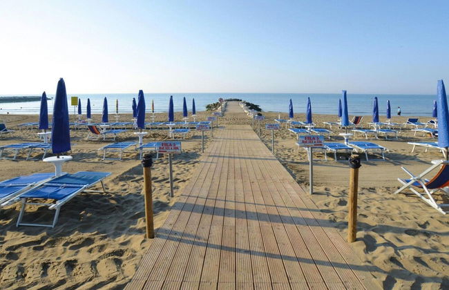 Bungalow in Caorle With Garden Furniture - Foto 29