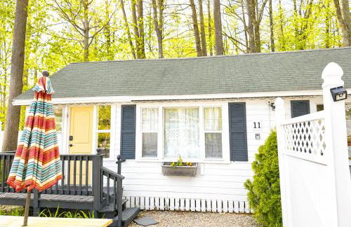 Cottage 11 - Double Queen Beds plus Child Loft w 2 Twins Private Bath & Kitchenette Pets Allowed Fee applies - Foto 3