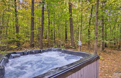 Secluded Conway Home with Theater Room and Hot Tub! - Foto 2