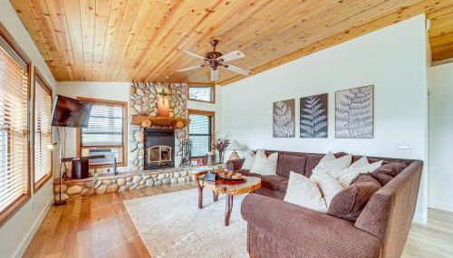 Strawberry Hideaway in the Pines with Hot Tub! - Foto 4