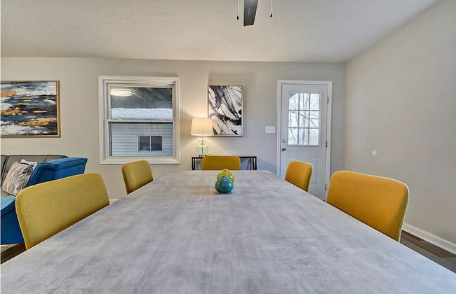 Spacious 6BR/3BA House w/ Parking! Sleeps 20! - Foto 60