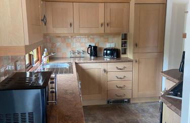 Kingfisher Cosy Lakeside Lodge - Foto 9