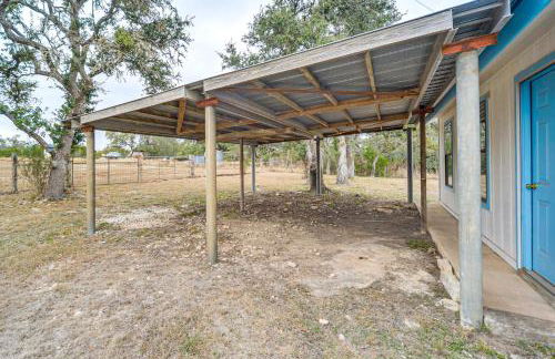 Group Getaway! Hill Country Basecamp with Trails - Foto 19