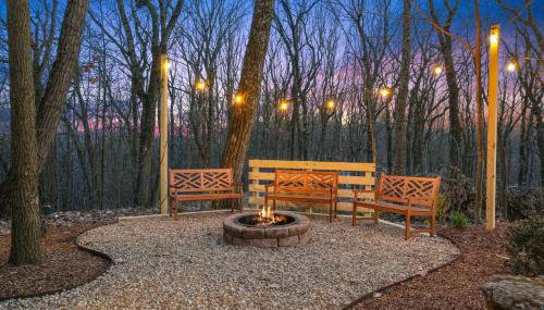 Hot tub, fireplace, fire pit, pool table, grill, EV, pets, HOA lake - Foto 3