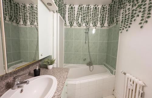 Jungle Urbain- Sauna - Ciné - Hamac - Hyper centre - Foto 33